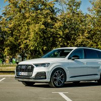 Tirdzniecībā Latvijā nonācis modernizētais 'Audi Q7'