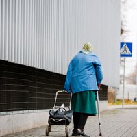 'Eurostat': Baltijas valstīs lielākais nabadzības riskam pakļauto pensionāru īpatsvars ES