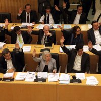 Парламент Кипра утвердил часть программы выхода из кризиса