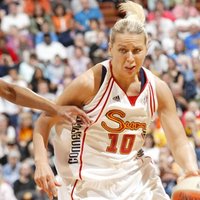 Jēkabsones-Žogotas pārstāvētā 'Mercury' ar uzvaru sāk WNBA konferences finālsēriju
