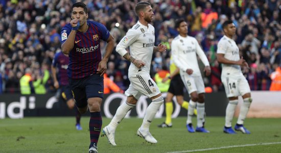 ВИДЕО: Хет-трик Суареса помог "Барселоне" разгромить "Реал" в "эль класико"