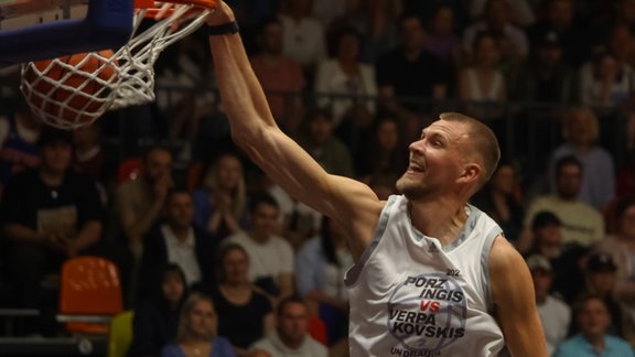 Basketbols. Kristapa Porziņģa un Māra Veprakovska draugu spēle - 35