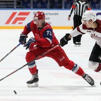 Rīgas 'Dinamo' ar sagrāvi Jaroslavļā nodrošina pēdējo vietu KHL
