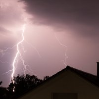 Draudīgais negaiss: kā pasargāt mājokli no zibens