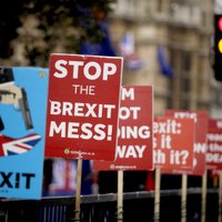 Mejas pieprasītās 'Brexit' atlikšanas gadījumā Lielbritānijai jāpiedalās EP vēlēšanās, paziņo EK