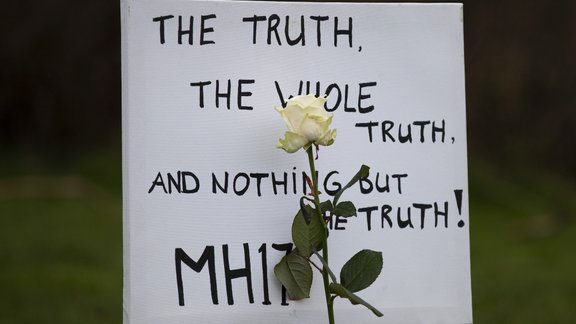 MH17 balto krēslu protests Hāgā  - 3