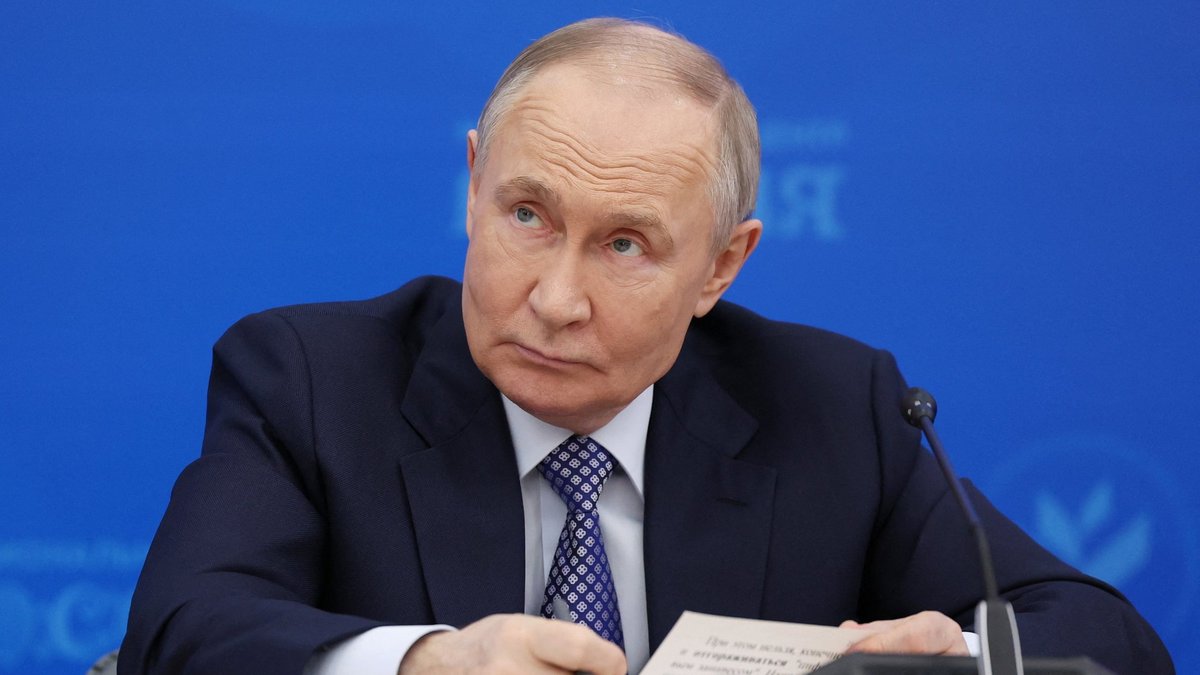 Рейтинг Путина снова упал — до довоенных значений. Что происходит