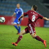 Latvijas futbola izlasei PK kvalifikācijas spēlē piektdien nepalīdzēs Cauņa un Lukjanovs