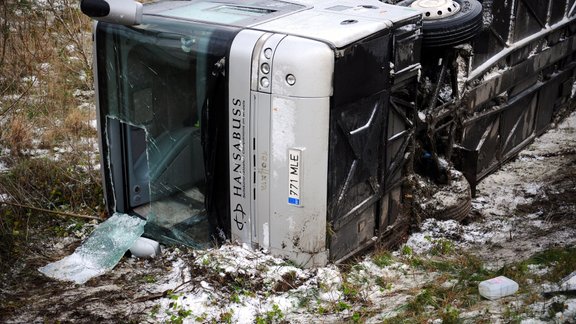 Igaunijas autobusa avārija uz Tallinas šosejas pie Ādažiem - 4