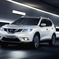 'Nissan X-Trail' saka ardievas kantainām formām