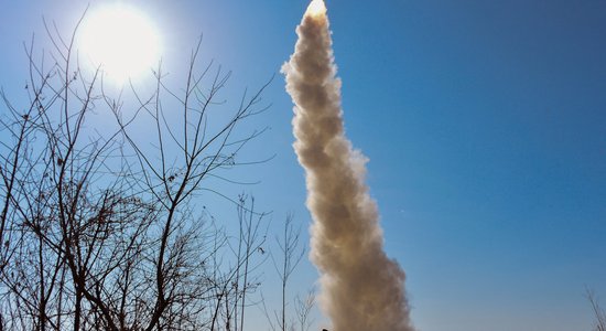 Ziemeļkoreja izmēģinājusi jauna tipa raķetes