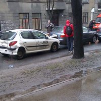 ФОТО: В четверг утром на ул. Валдемара столкнулись четыре автомобиля