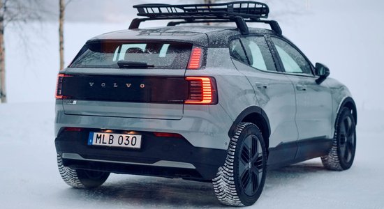 "Corss Country" versiju ieguvis arī "Volvo EX30" elektriskais apvidnieks