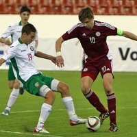 Отраженный на 89-й минуте пенальти приносит Латвии первую победу в Питере