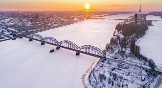 ФОТО: Рижское утро самого холодного этой зимой дня с высоты птичьего полета