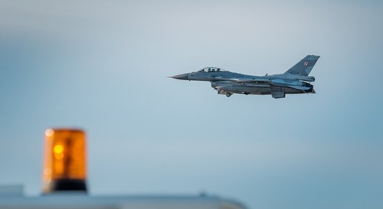 В США первая группа пилотов ВСУ завершила обучение на F-16