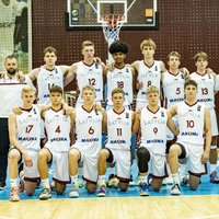 Latvijas U-18 basketbolisti EČ B divīzijas spēlē pārspēj Bulgārijas izlasi