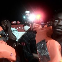 Spānija apžēlojas: uzņems Maltas un Itālijas negribētu kuģi pilnu ar migrantiem