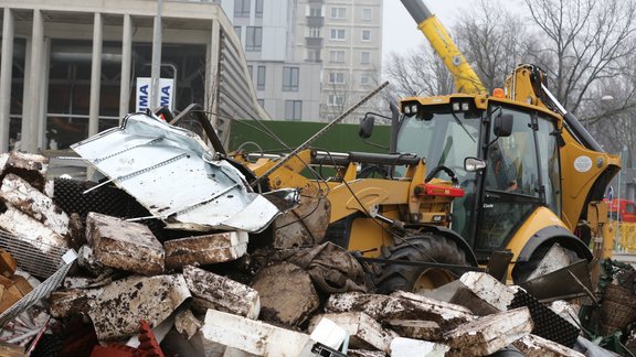 Veikalā Maxima Zolitūdē iegruvuši griesti - 136