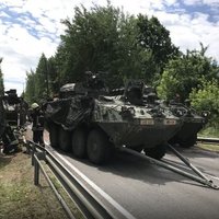 Mācību intensitātes dēļ Lietuvā notikušas jau trīs NATO transportlīdzekļu avārijas