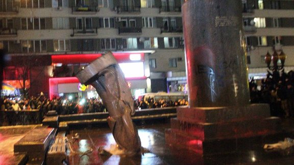 statue of Lenin at a monument Kiev