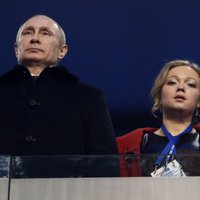Рунет об открытии Игр: девушка рядом с Путиным и заснувший Медведев