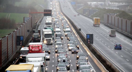 Vācija plāno atteikties no autobāņiem bez braukšanas ātruma ierobežojuma