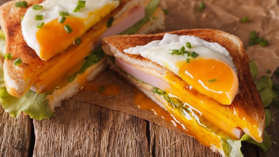 brokastis šķiņķis siers grauzdiņi ola croque madame ēdiens