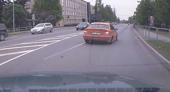 ВИДЕО: От BMW куски отваливаются прямо на ходу