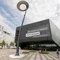 Foto: Berlīnē atklāj iespaidīgo 'Futurium' muzeju; ekspozīcijā arī latviešu mākslinieku darbs
