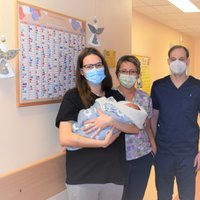 Kuldīgas slimnīcā sagaidīts 500. jaundzimušais – kandavnieks Gustavs