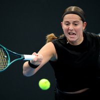 Ostapenko noliek Adelaides turnīra čempiones pilnvaras