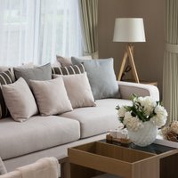 Sapņu dīvāna meklējumos: kā atrast telpai piemērotāko un ērtāko