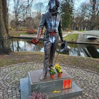 Посольство РФ: в Риге осквернен памятник Пушкину