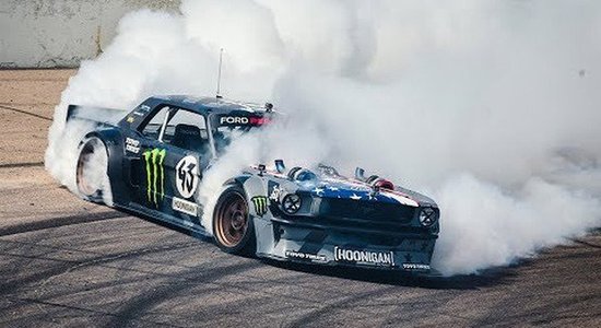 Video: Kens Bloks driftē ar savu 1400 ZS jaudīgo spēkratu