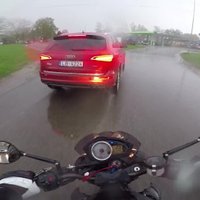 Video: Agresīvs 'Audi' vadītājs bīstami manevrē