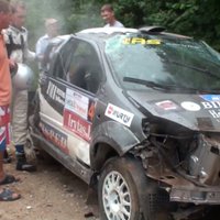 Video: norvēģu ekipāža Lietuvas rallijā iznīcina 'Renault Twingo'