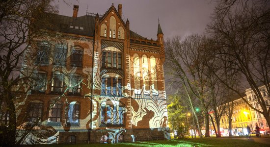 Foto: Galvaspilsēta iemirdzējusies festivāla 'Staro Rīga' gaismās