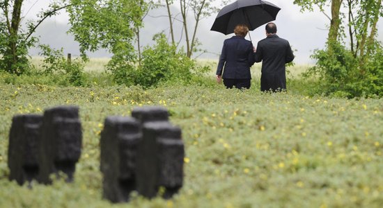 Foto: Merkele un Olands piemin Verdenas kauju simto gadskārtu