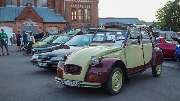 'Youngtimer Rally' franču noskaņās Āgenskalna tirgū