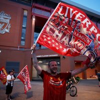 'Liverpool' futbolisti pēc 30 gadu pārtraukuma atgriežas Anglijas čempionu tronī