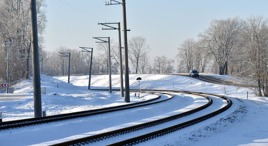 В среду из-за снегопада возможна задержка поездов. В Сейме ждут действий от Vivi