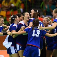 Женская сборная России по гандболу впервые выиграла олимпийское золото