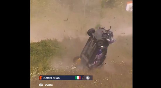 Video: Itālijas ekipāža piedzīvo iespaidīgu avāriju WRC posmā Latvijā
