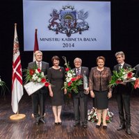 Foto: Par izcilu ieguldījumu Latvijas labā pasniedz Ministru kabineta balvu