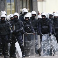 Рижская дума согласовала акцию протеста; полиция готова к "литовскому сценарию", призывает людей не участвовать в мероприятии