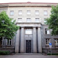 Valstij liek maksāt 20 000 latu par izpletņlēcēja nāvi Daugavā