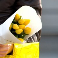 Тюльпаны, деньги, нищета. Почему 8 марта — это не только праздник