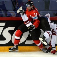 Fotoreportāža: Latvijas hokejistu 39 metieni neatnes komandai uzvaru