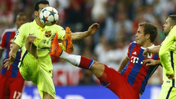 Barcelona s Sergio Busquets, left, and Bayern s Mario Goetze 